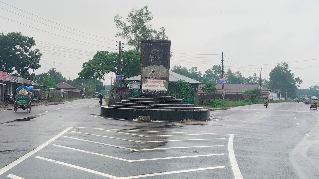 নাম বদল হলেও পরিচয়হীন নীলফামারীর ‘শহীদ রুবেল চত্বর’