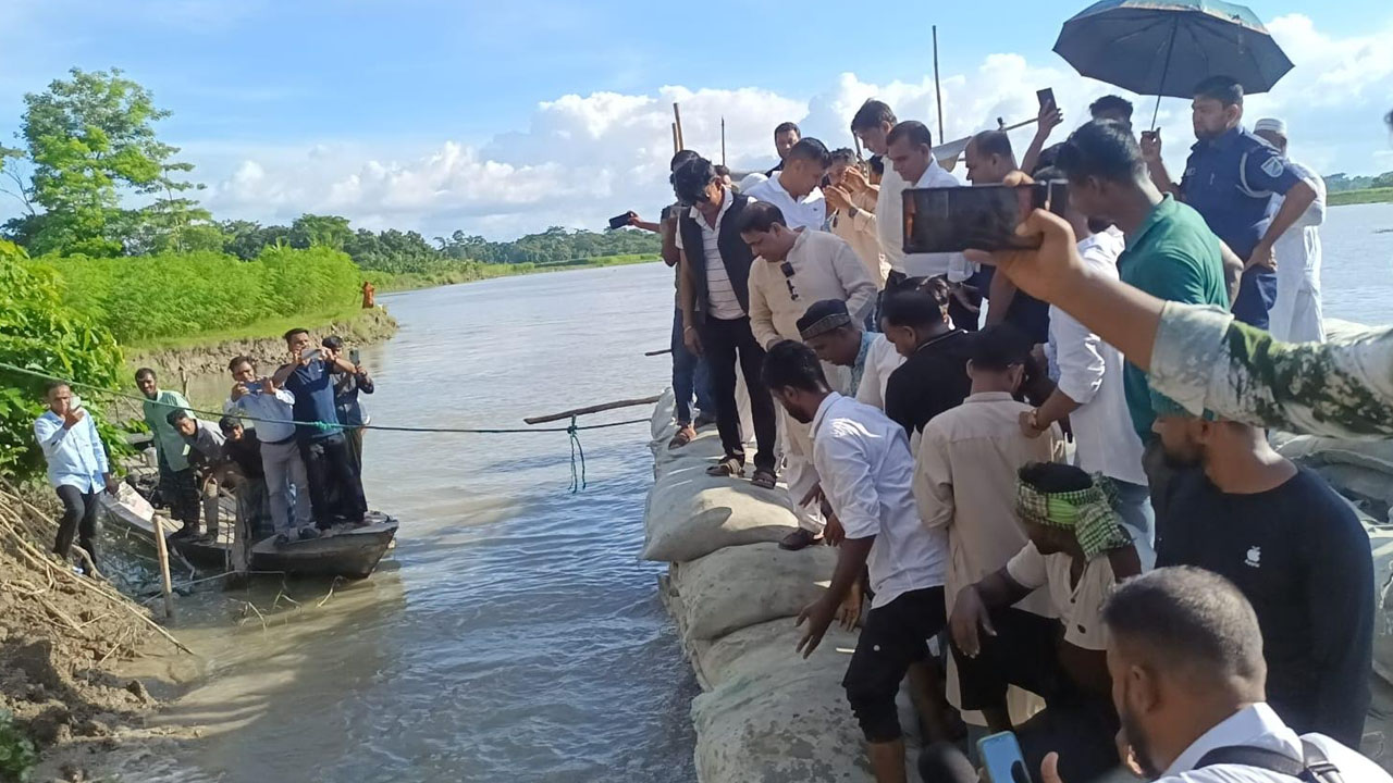 নদীভাঙন রোধে সরকার সোচ্চার: খোকন তালুকদার
