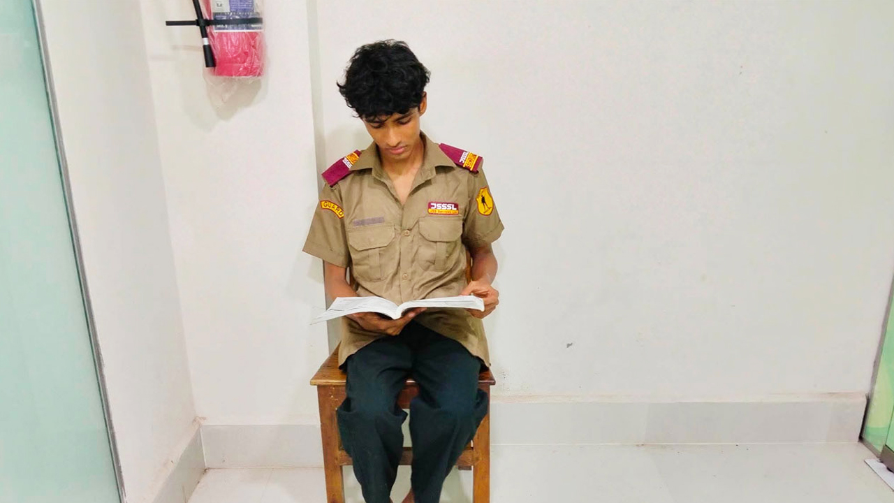 বিকেলে বাবার দাফন, রাতে ডিউটি, সকালে পরীক্ষা