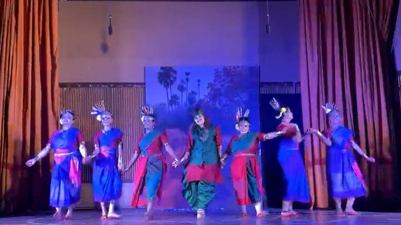 দুই বাংলার শিল্পীদের মেলবন্ধনে মঞ্চস্থ হলো ‘কপালকুণ্ডলা’ ও ‘টুসু-ভাদু’