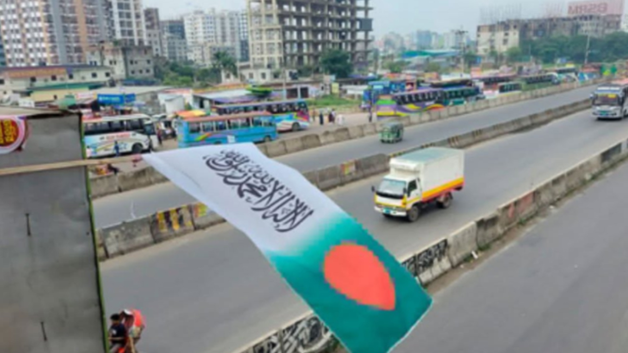 জাতীয় পতাকায় কালেমা যুক্ত করে বিক্রির অভিযোগে দুজন গ্রেপ্তার