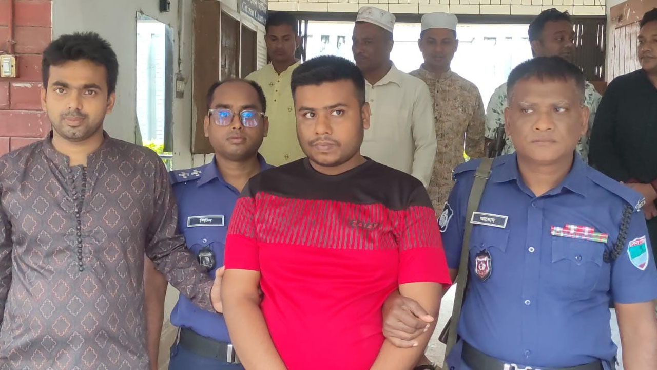 মাগুরায় অনলাইন জুয়া চক্রের ডিলার আটক