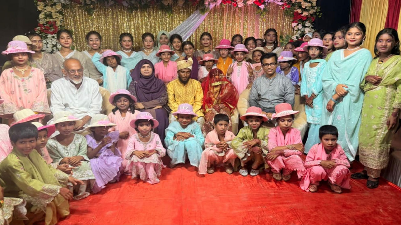 এতিম কন্যার বিয়েতে অভিভাবক হলেন জেলা প্রশাসক