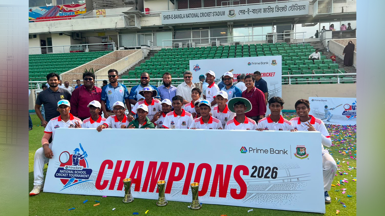 জাতীয় স্কুল ক্রিকেট টুর্নামেন্টে চ্যাম্পিয়ন দল। রোববার ঢাকার মিরপুরে শের-ই-বাংলা জাতীয় ক্রিকেট স্টেডিয়ামে। ছবি: এশিয়া পোস্ট