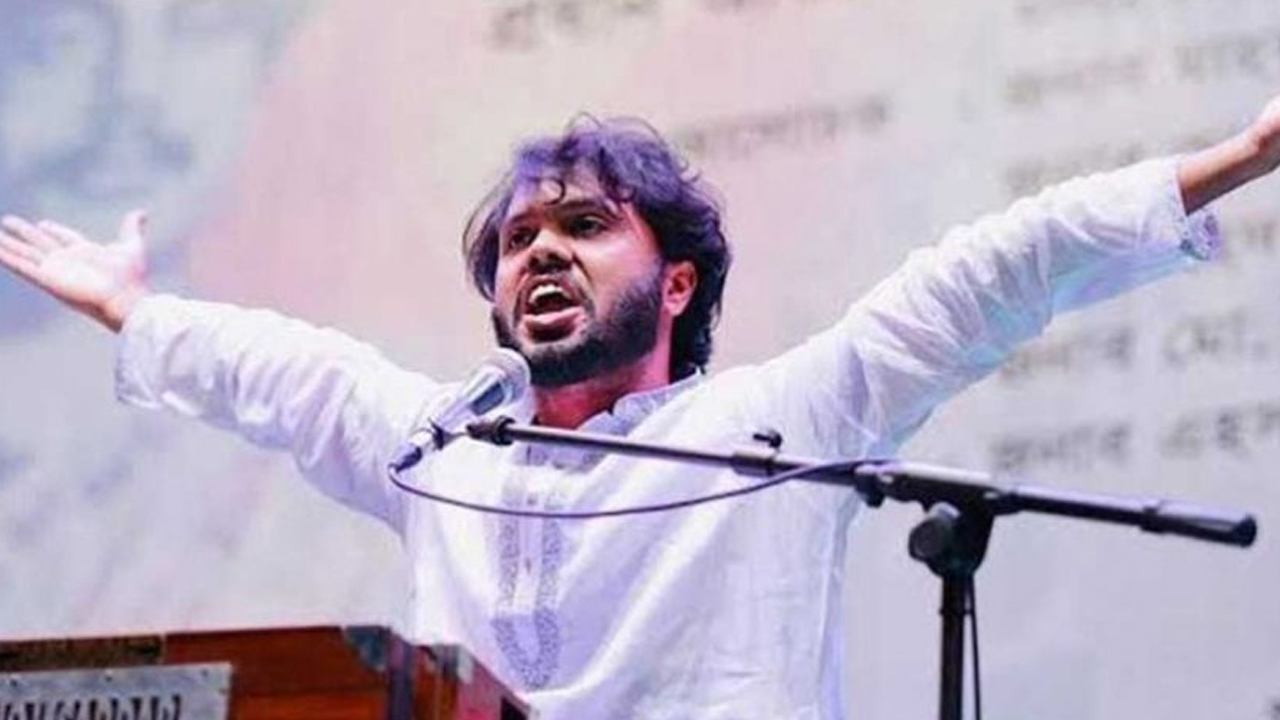 ২০২৮ সাল থেকে পাঠ্যবইয়ে থাকবে ওসমান হাদির বীরত্বগাথা
