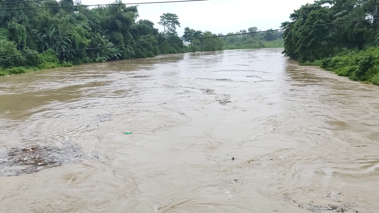 দেশের ৫ নদীর পানি বিপৎসীমার ওপরে, ৩ নম্বর সতর্কসংকেত