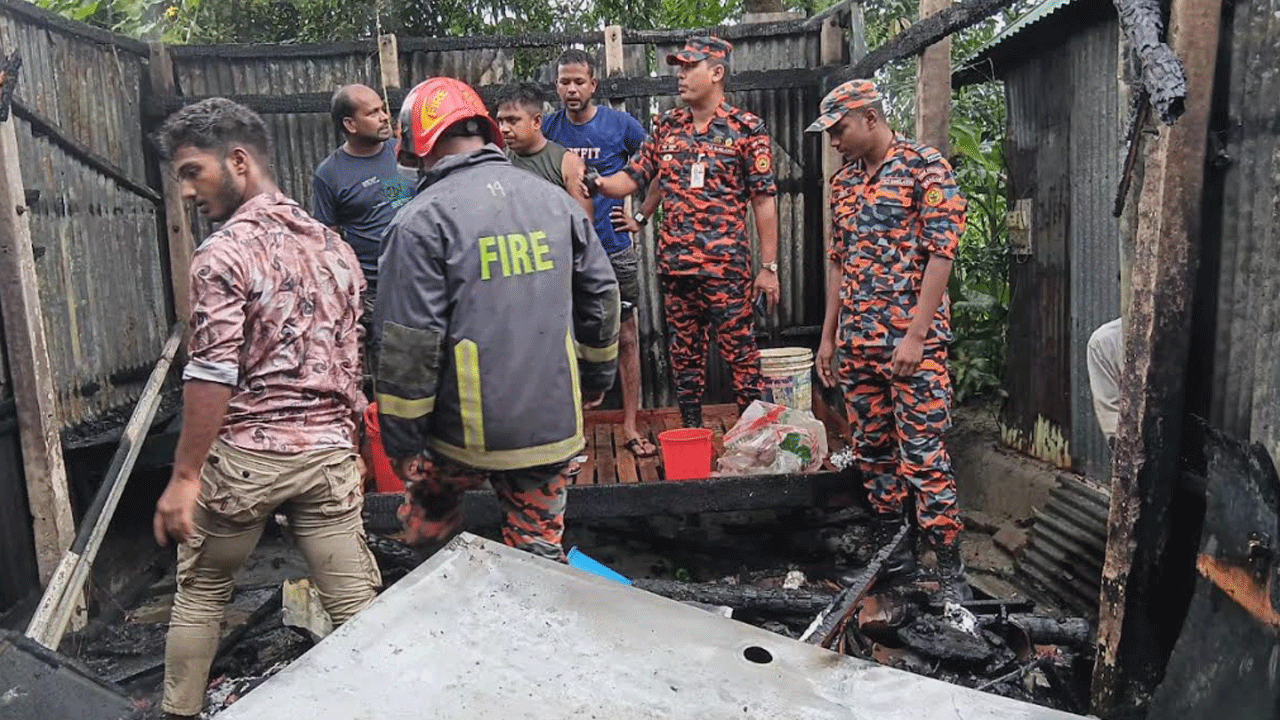 ধামরাইয়ে বসতঘরে আগুন, ২ লাখ টাকার ক্ষতি