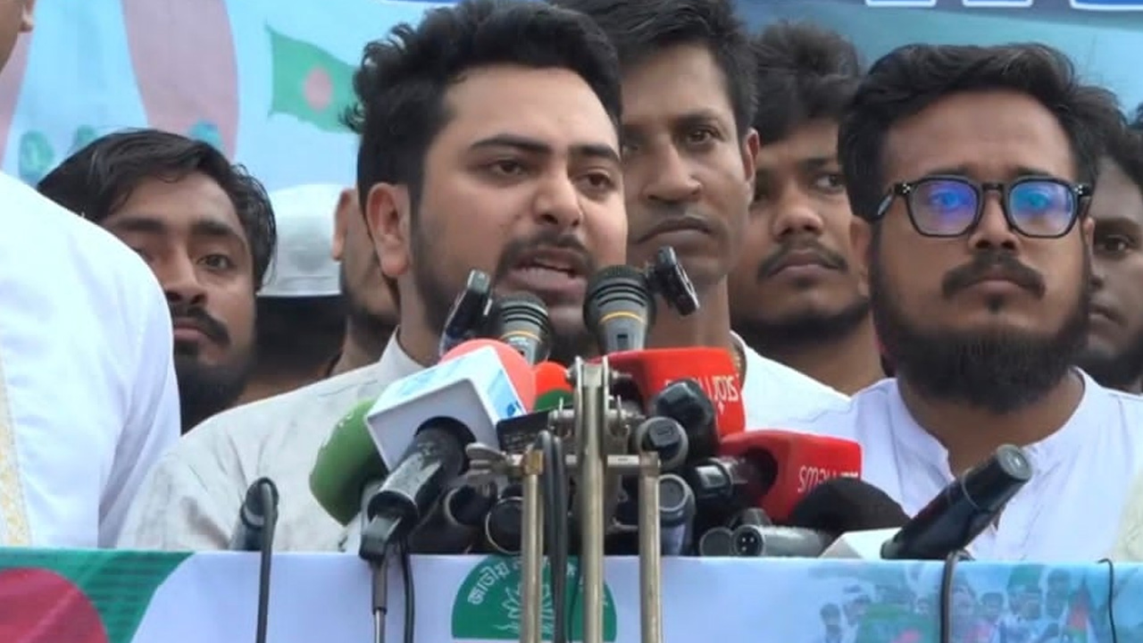 বিএনপি সরকার জাতির সঙ্গে গাদ্দারি করছে: নাহিদ ইসলাম