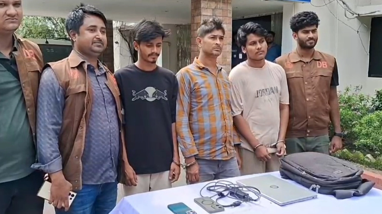 ইনস্টাগ্রামে প্রেমের ফাঁদে ফেলে টাকা-স্বর্ণ হাতিয়ে নিল কিশোরীর, গ্রেপ্তার ৩