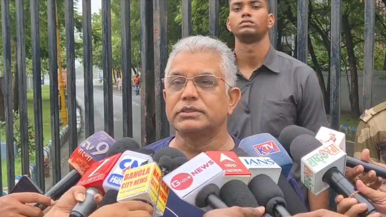 বুদ্ধিজীবী কমিউনিস্টরা সমাজবিরোধী, ওদের মাথায় ডিম ভাঙুন: বিজেপি মন্ত্রী