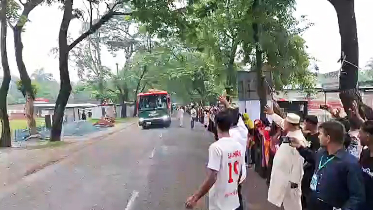 বরিশাল পৌঁছেছেন তারেক রহমান