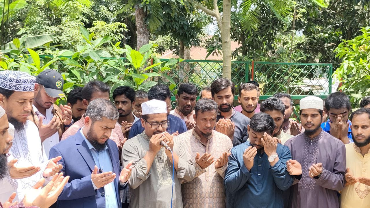 আবু সাঈদের কবর জিয়ারত, পরিবারের সদস্যদের সঙ্গে ছাত্রশিবির সভাপতির সাক্ষাৎ
