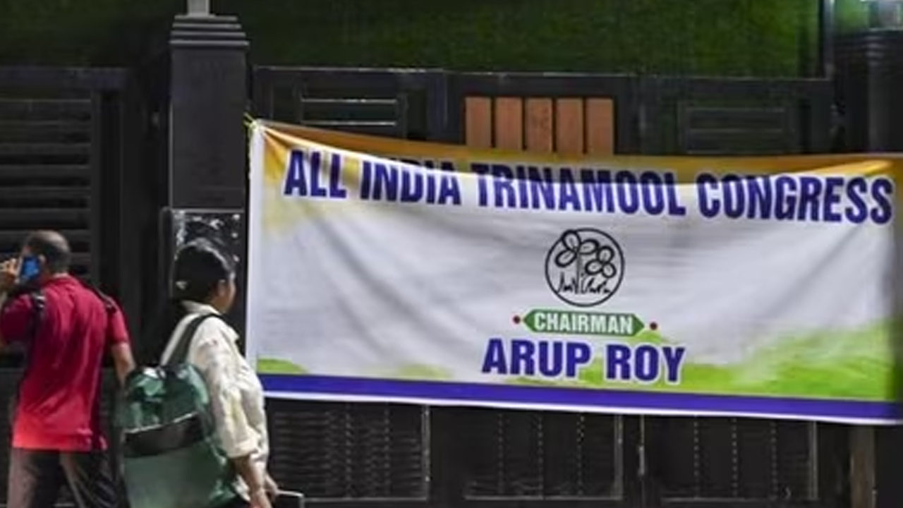মমতার অফিস দখলে নিল তৃণমূলের বিদ্রোহীরা 