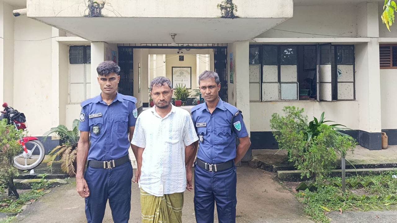 সুনামগঞ্জে শিক্ষককে পেটানো সেই যুবদল নেতা গ্রেপ্তার