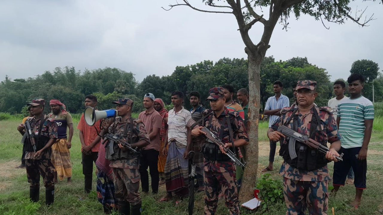 কুষ্টিয়া সীমান্তে বিজিবি ও জনতার বাঁধায় পুশইনের চেষ্টা ব্যর্থ