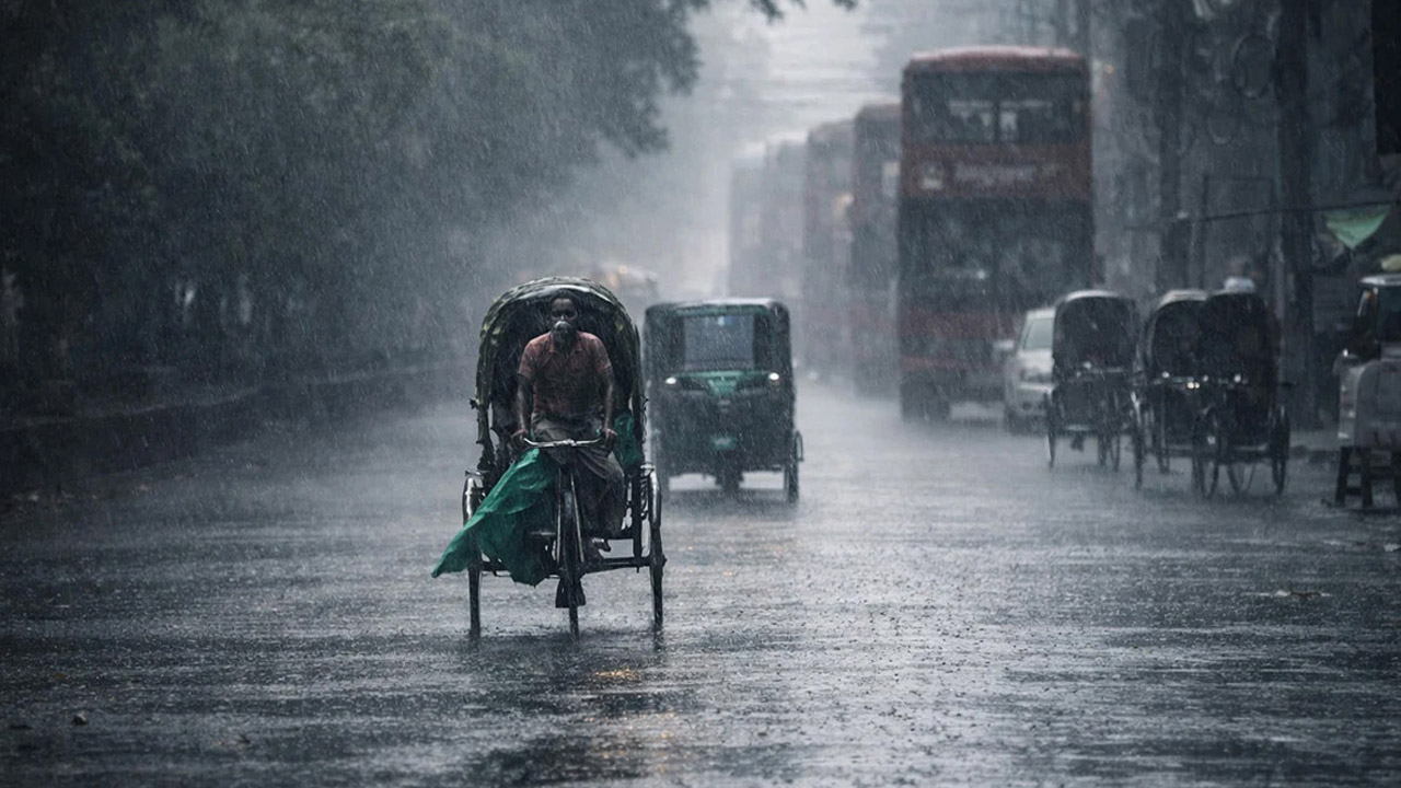ধেয়ে আসছে শক্তিশালী বৃষ্টিবলয় ‘ধারা’