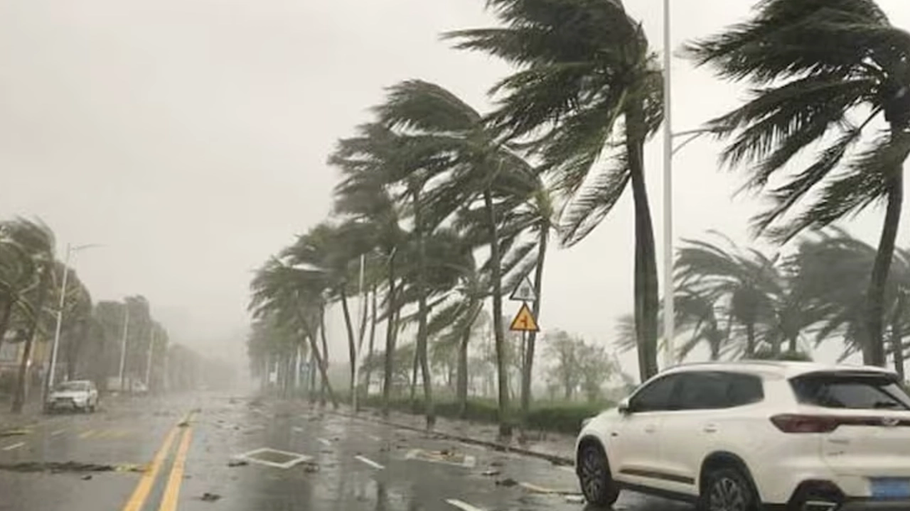 সকালের মধ্যে ঢাকাসহ ১৭ জেলায় ঝড় ও বজ্রবৃষ্টির শঙ্কা