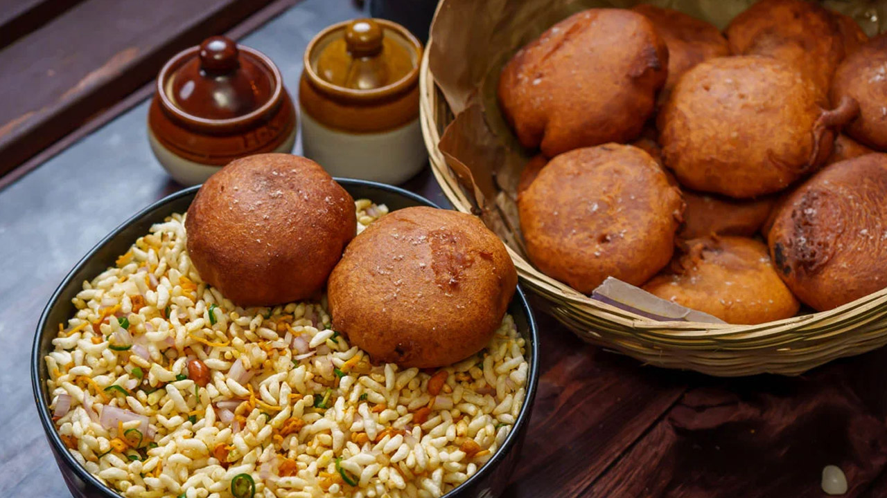 বিকেলের নাশতায় ঘরেই বানিয়ে নিন মজাদার আলুর চপ