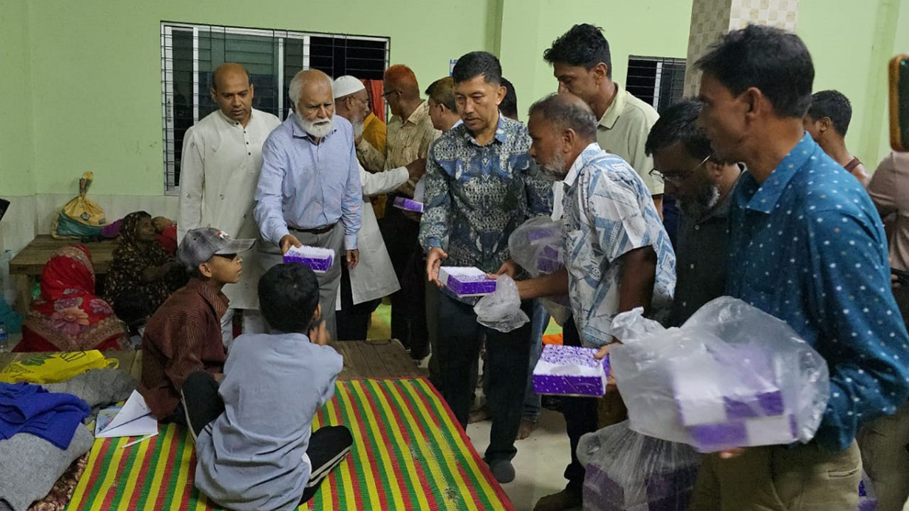 ত্রাণ ও খাবার যত দিন লাগে দেওয়া হবে: দুর্যোগ ও ত্রাণ প্রতিমন্ত্রী