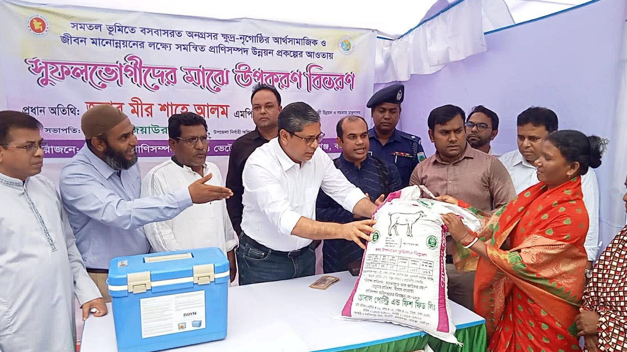 প্রধানমন্ত্রীর নেতৃত্বে উন্নয়নের পথে এগিয়ে যাচ্ছে দেশ: শাহে আলম