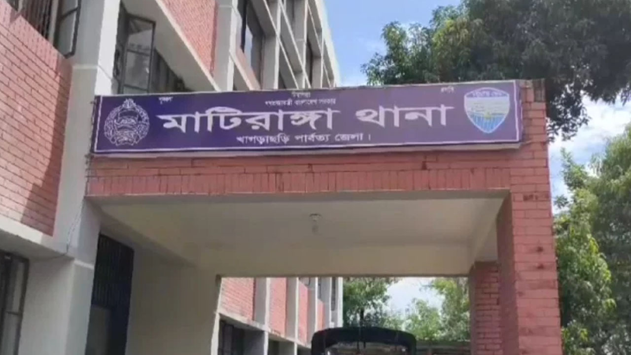 মাল্টিপ্লাগ খুলতে গিয়ে বিদ্যুৎস্পৃষ্টে গৃহকর্তার মৃত্যু, আহত স্ত্রী-ছেলে
