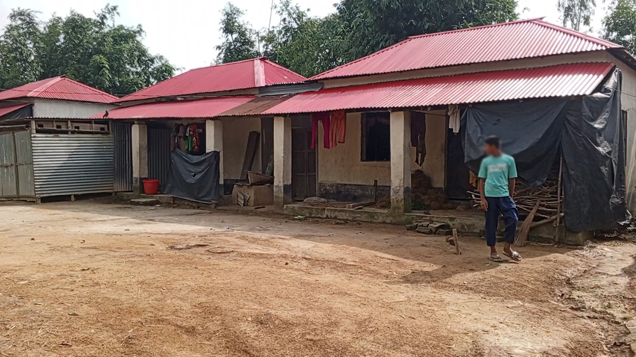টাঙ্গাইলে লাখ টাকায় বিক্রি হচ্ছে আশ্রয়ণ প্রকল্পের ঘর