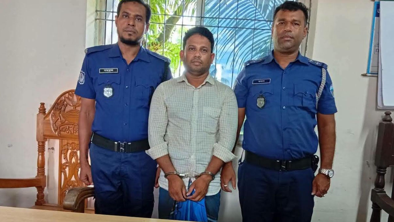ফেনীতে এনজিওর টাকা আত্মসাতের ঘটনায় ম্যানেজার গ্রেপ্তার