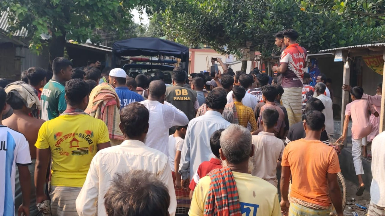 ‎পাবনায় বালু উত্তোলন নিয়ে দুই গ্রুপের সংঘর্ষ, বিএনপি কর্মী নিহত