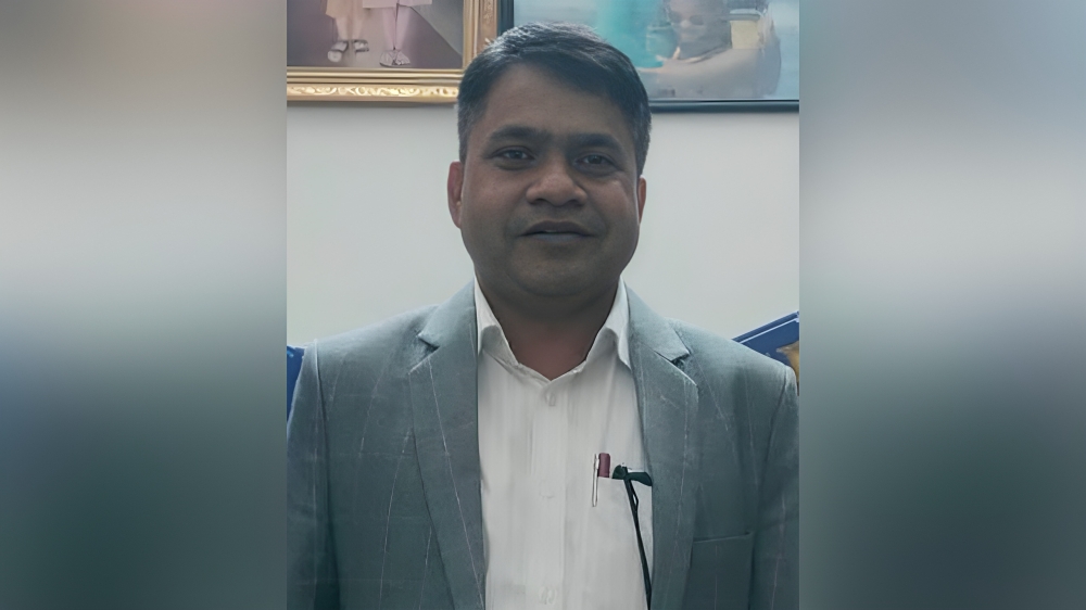 ক্যালকুলেটরে গুনে ঘুষ নেওয়া সেই কর্মকর্তাকে প্রত্যাহার