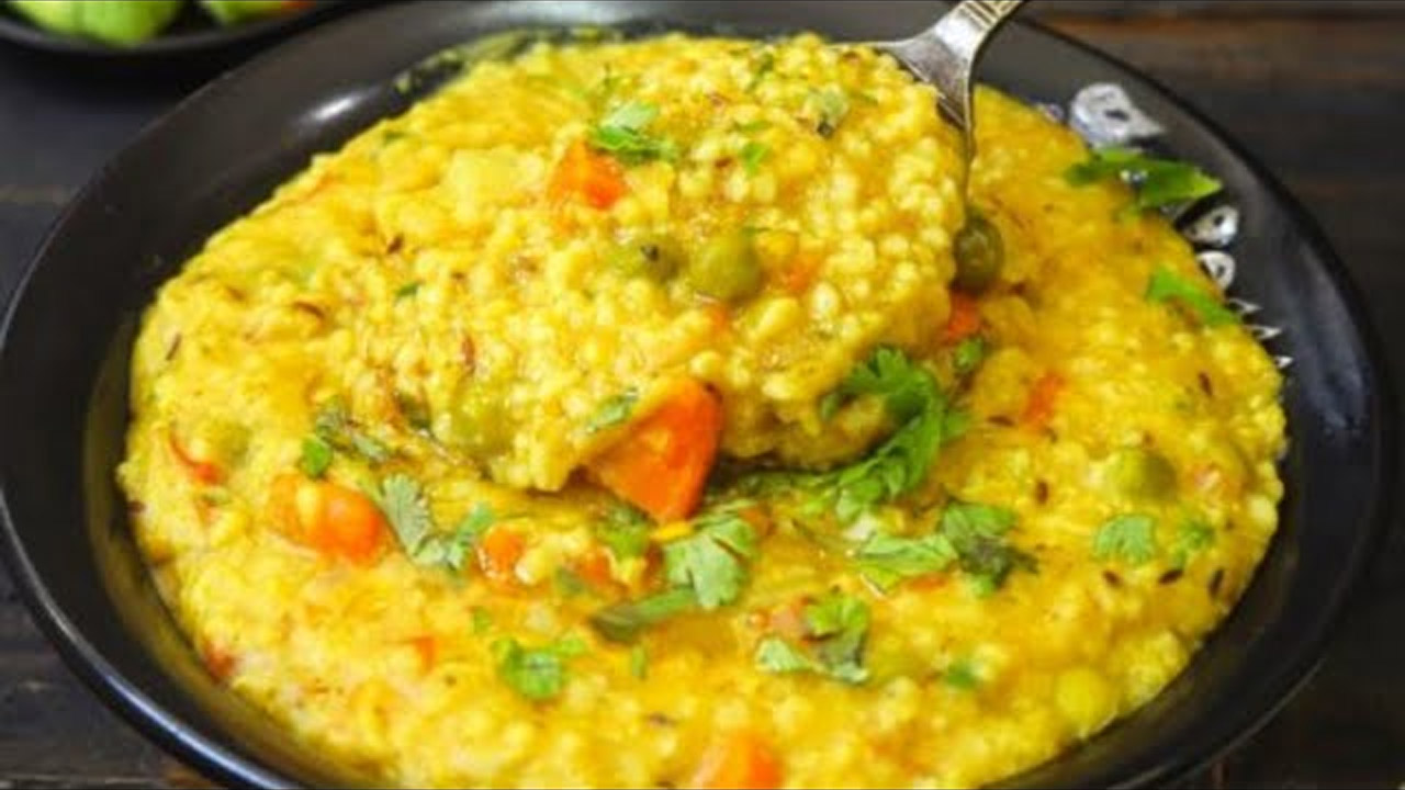 ঘরেই বানিয়ে নিন মজাদার সবজি খিচুড়ি 