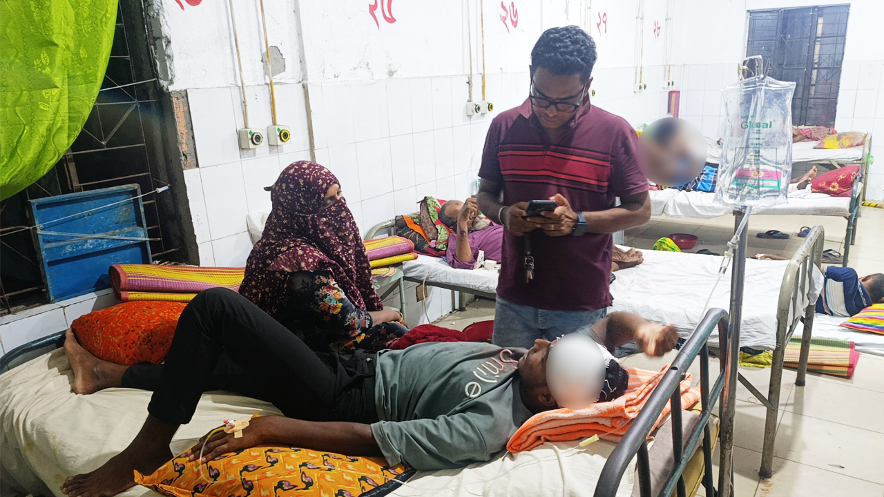 টিকটকে কমেন্ট নিয়ে দুই পক্ষের সংঘর্ষ