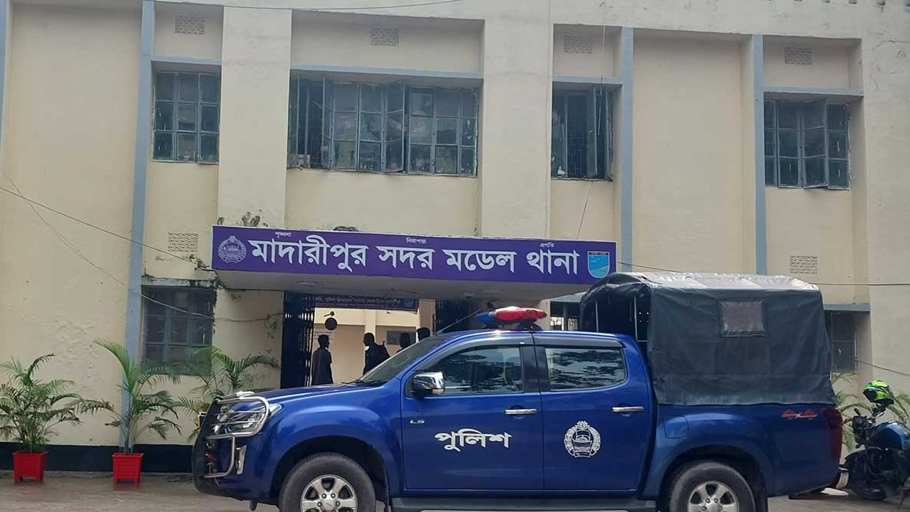 মাদারীপুরে থানা থেকে নারী আসামি পালানোর অভিযোগ