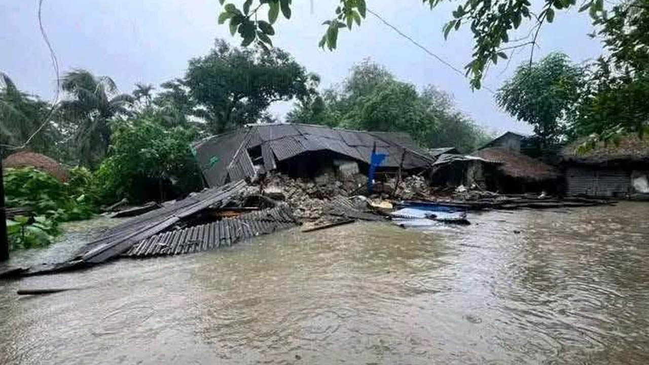 বাড়ির উঠানের পানির স্রোতে ভেসে গেল ১২ বছরের শিশু

