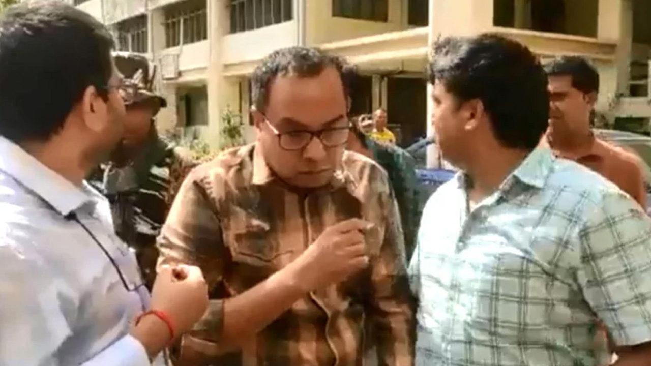 দুর্নীতির মামলায় পি কে হালদারসহ ১২ জনের বিরুদ্ধে গ্রেপ্তারি পরোয়ানা