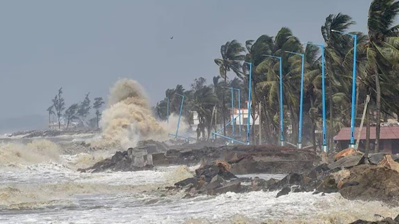 বঙ্গোপসাগরে লঘুচাপের সম্ভাবনা, ভারী বৃষ্টির আভাস