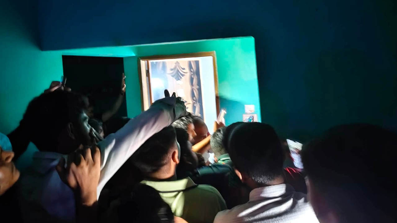 ববি শিক্ষার্থীর ঝুলন্ত লাশ উদ্ধার