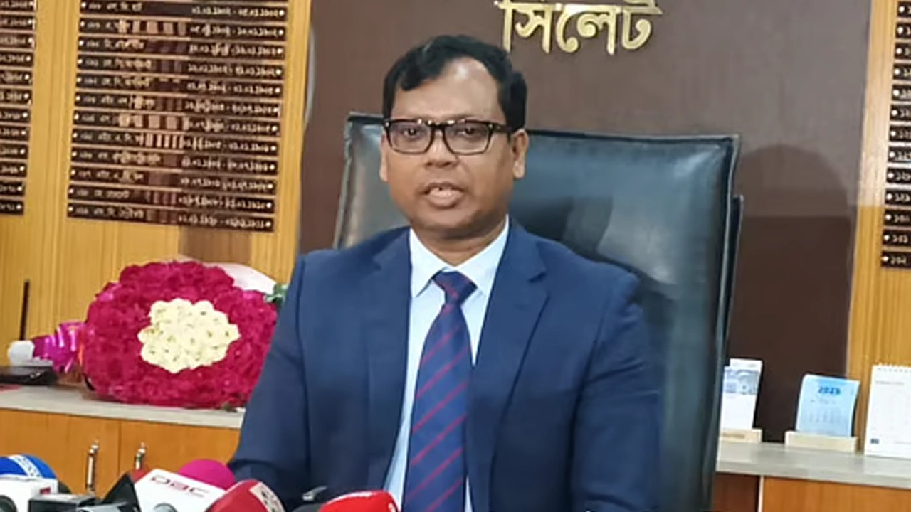মাজারে অর্থের স্বচ্ছতার উদ্যোগের মাঝেই ডিসি সারওয়ারকে প্রত্যাহার, দুপক্ষের ক্ষোভ