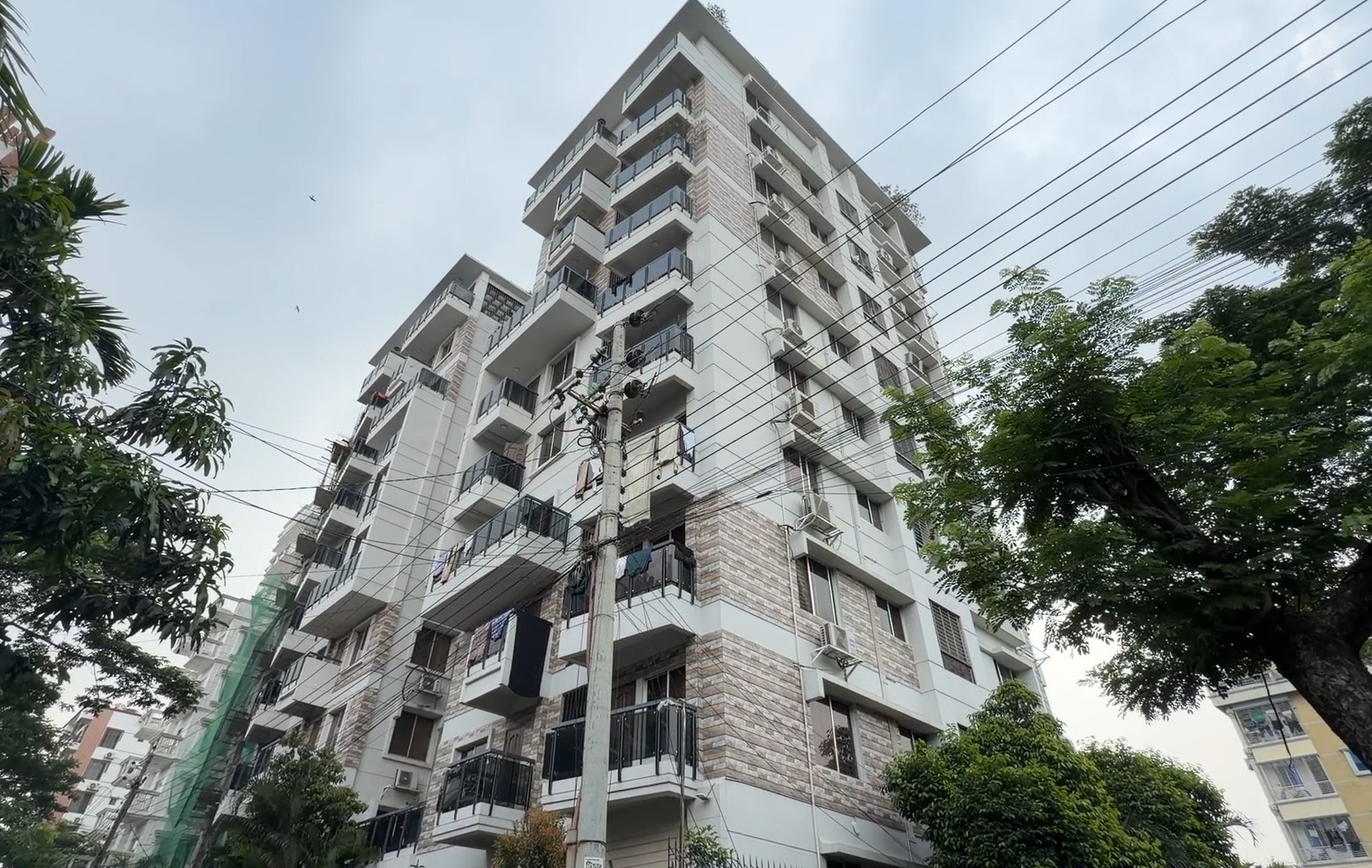 বসুন্ধরা আবাসিকে ১০০ কোটি টাকার ‘শেল কবিতা’ ভবন।