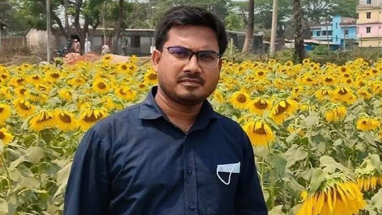 ট্রাক-মোটরসাইকেল সংঘর্ষে প্রাণ গেল কৃষি কর্মকর্তার