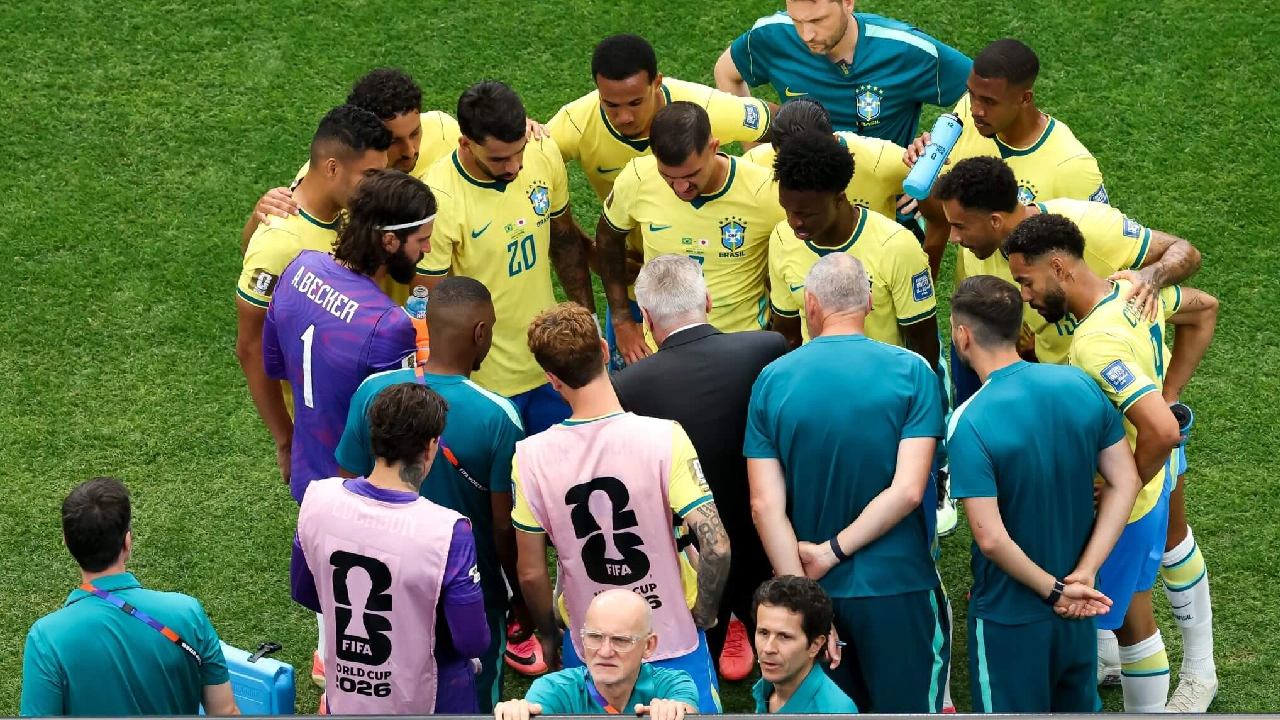 ancelotti giving instructions