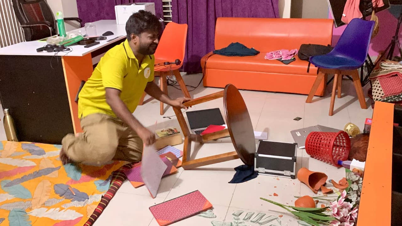 ‘ম্যাংগো লাভার’ অফিসে হামলা, মালামাল লুটের অভিযোগ