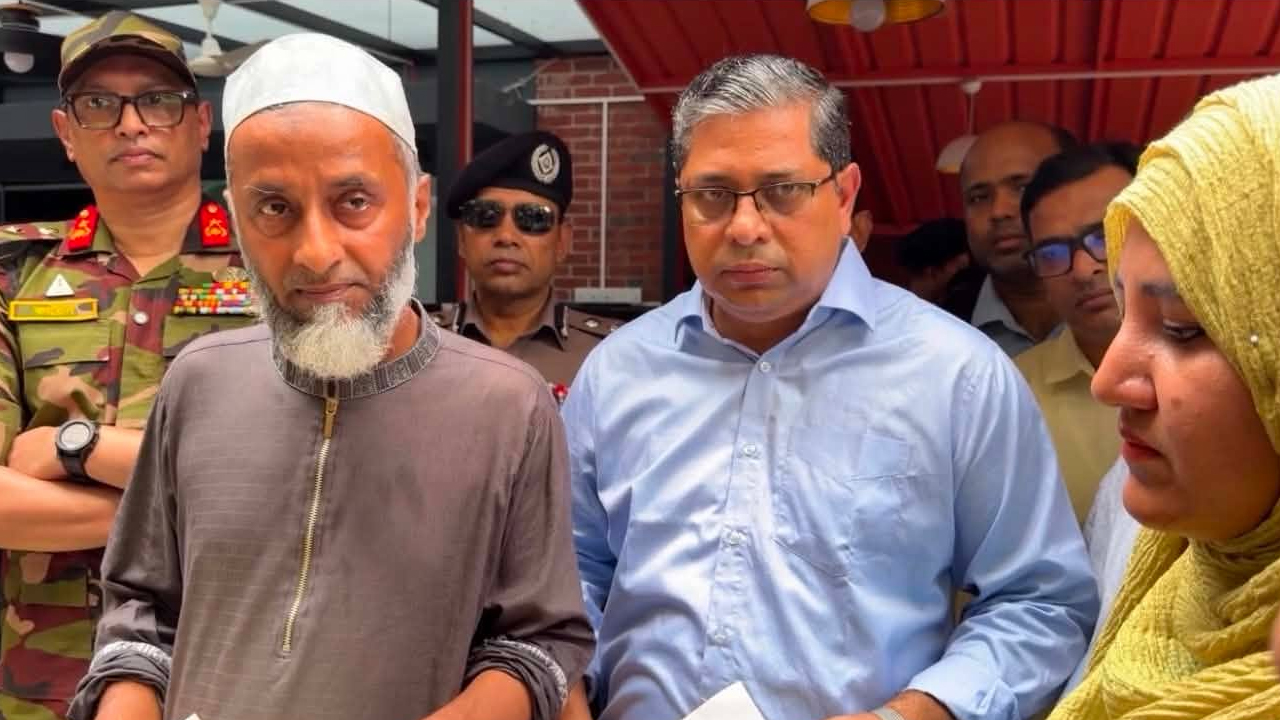 এডিস মশার লার্ভা পাওয়ায় রেস্তোরাঁকে ৫০ হাজার টাকা জরিমানা