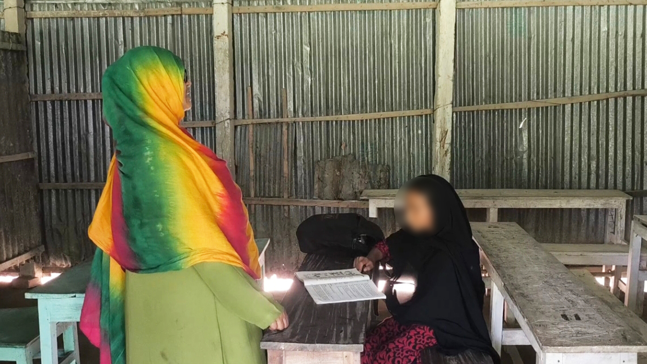 কাগজে-কলমে শত শত শিক্ষার্থী, বাস্তবে শিক্ষকের চেয়েও কম