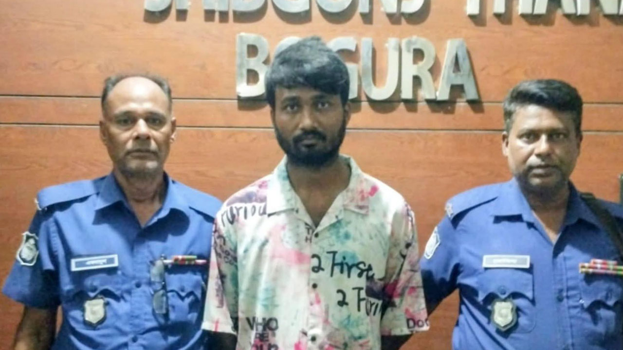 ফরম পূরণের নামে টাকা আত্মসাৎ, কম্পিউটার অপারেটর গ্রেপ্তার