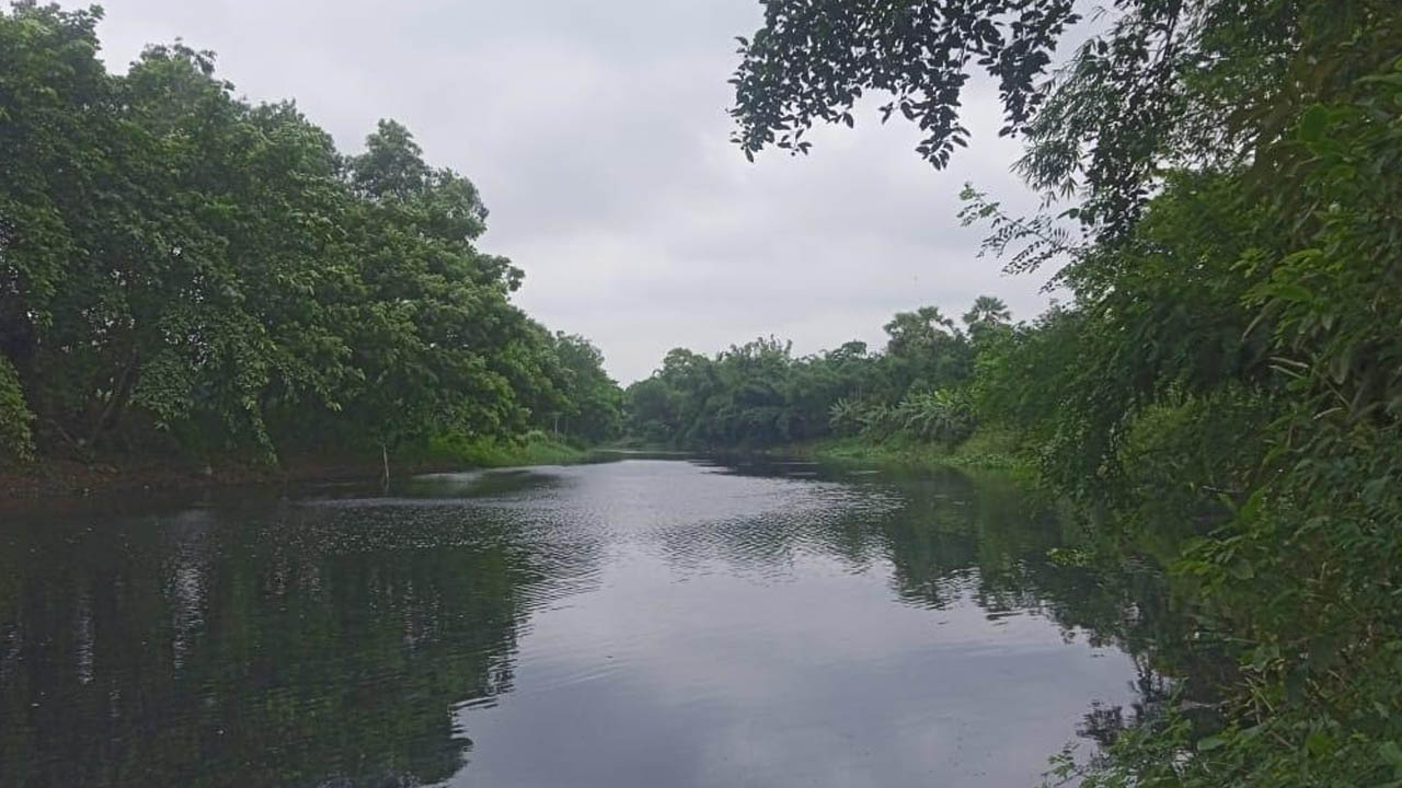 এশিয়া পোস্টে সংবাদ প্রকাশের পর নদী থেকে ড্রেজার অপসারণ