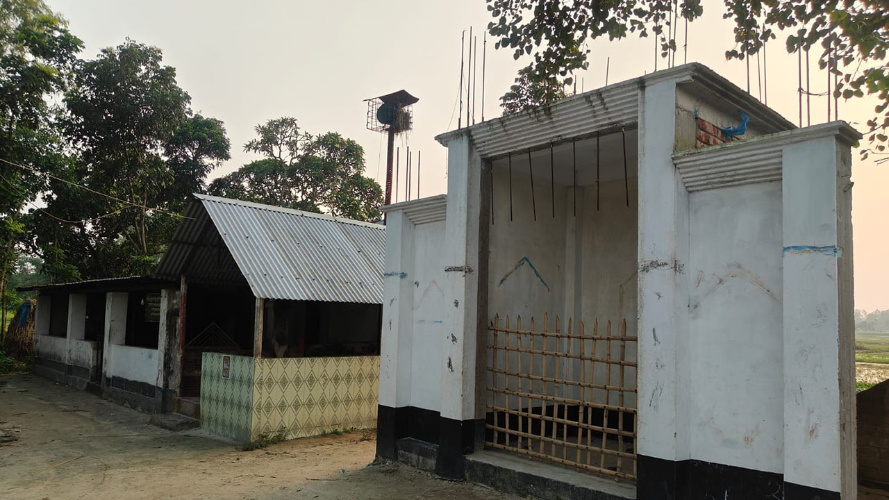 ঈদগাহের মিনার নির্মাণে টাকা আত্মসাতের অভিযোগ ইউপি সদস্যের বিরুদ্ধে 