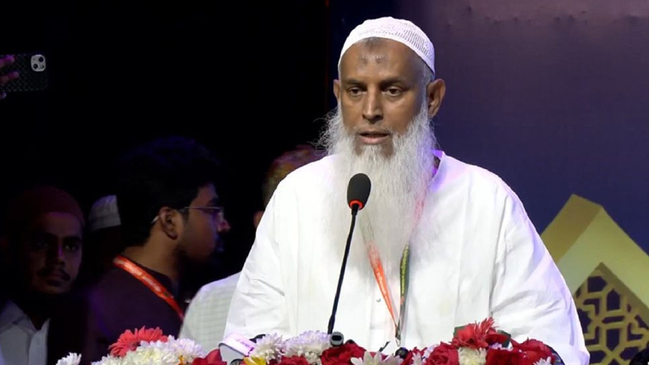 কালেমাখচিত পতাকা ঘিরে রাজনৈতিক অপব্যবহার কাম্য নয়: ধর্মমন্ত্রী 