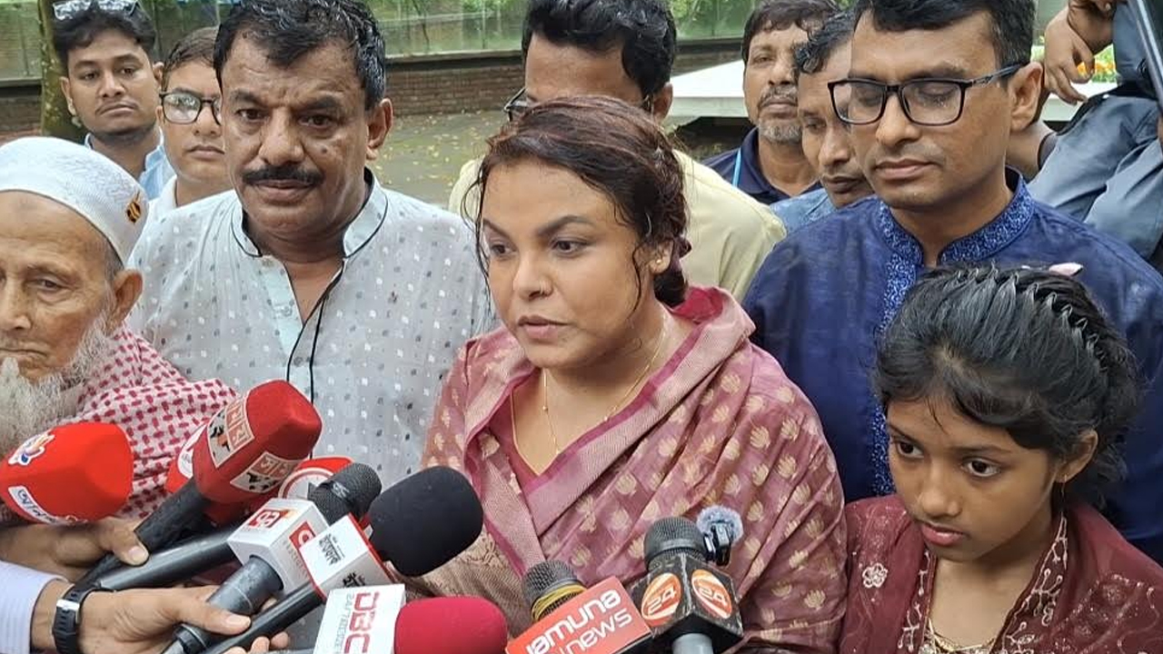 বাংলাদেশের মানুষের স্বভাব খারাপ, বই নিয়ে ফেরত দেয় না: শাওন