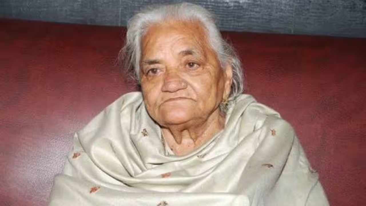 ভারতের আইনই বদলে দিয়েছিলেন সন্তানহারা মা