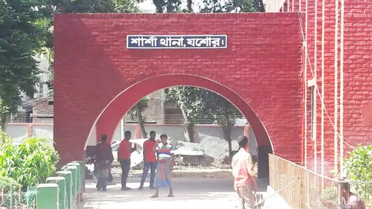 খেলা দেখে চা খেতে যাওয়ার পথে মোটরসাইকেল দুর্ঘটনায় দুজন নিহত